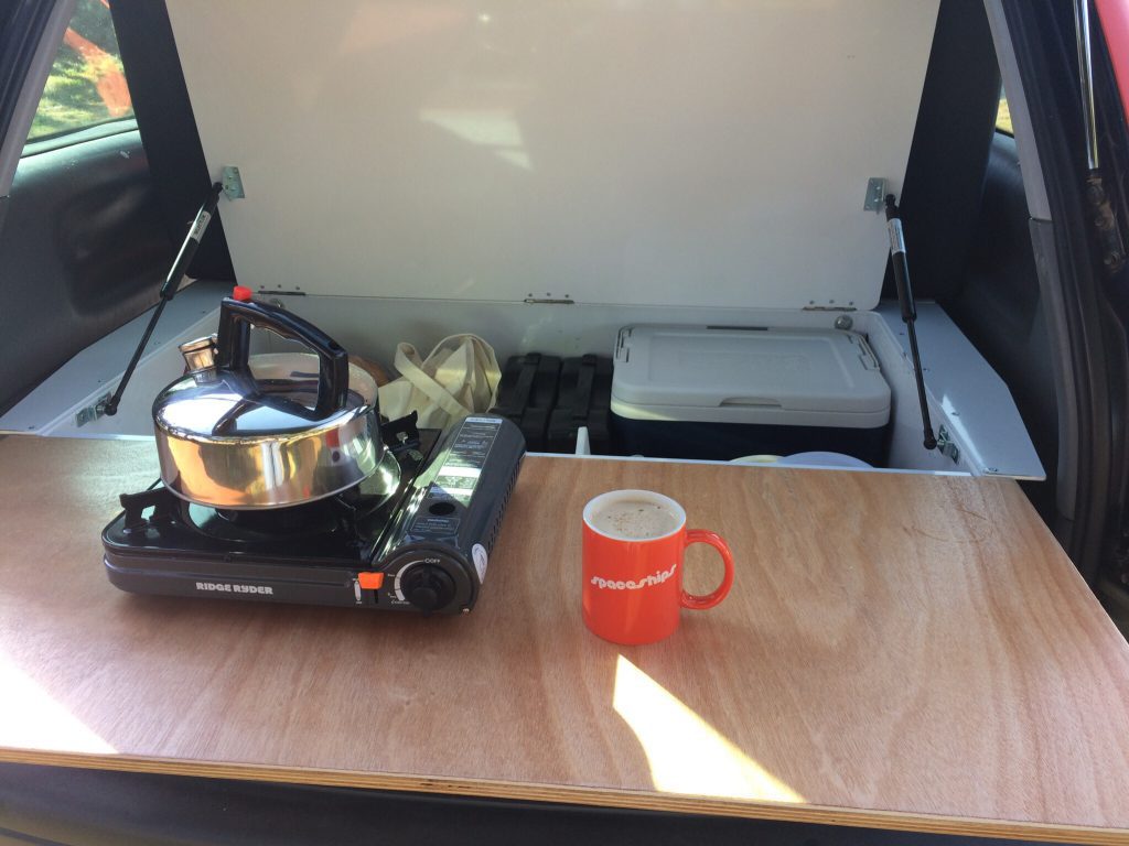 spaceships_camper_kitchen